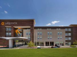 La Quinta Inn & Suites by Wyndham San Antonio Seaworld LAFB，位于圣安东尼奥Alderette Park附近的酒店