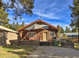 Tasteful Log Cabin Retreat on Lake Pagosa!，位于帕戈萨斯普林斯的酒店