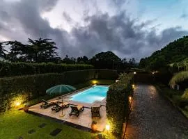 Casa do Pinheiro with shared swimming pool