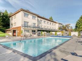 Logis Hotel Maison Carrée Restaurant O Carré dArt，位于梅雷维尔的酒店