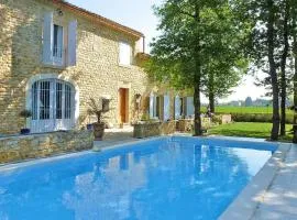 Apartment in Caderousse with Pool