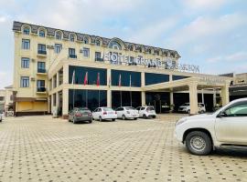 Grand Sarbon Hotel，位于卡尔希的酒店
