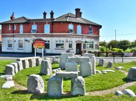 Stonehenge Inn & Shepherd's Huts，位于埃姆斯伯里的豪华帐篷营地