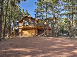 Ponderosa Paradise - Arizona Cabin with Fire Pit!，位于Overgaard的酒店