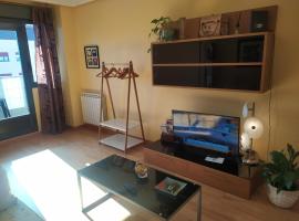 Apartamento el Parque AIRE CONDICIONADO PISCINA terraza con vistas montaña entorno tranquilo ideal mascotas，位于洛格罗尼奥的酒店