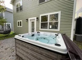 Hot tub, bench bike, kid pet friendly