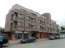 Family Hotel 007
