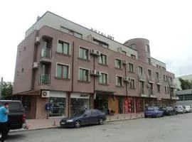 Family Hotel 007，位于索非亚索菲亚机场 - SOF附近的酒店