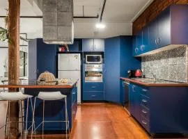 StayCentral - Heritage Warehouse Retreat Melbourne