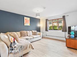 3 bedroom beautiful home in the heart of Huntingdon, Bury，位于Bury的酒店