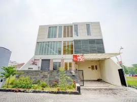 OYO Life 90606 Glass House Citraland Syariah