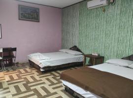 Pondok Mutiara Ibu，位于Cipakus的酒店