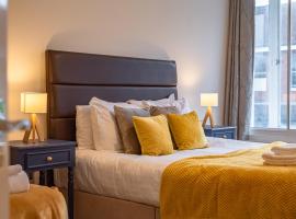 Cosy & Bright 2 Bedroom Apartment in Newbury Town Centre - SLEEPS 7，位于纽伯里的酒店