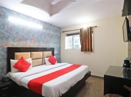 Hotel Westend Holiday Home 5 mint from Nizamuddin Railway Station，位于新德里的酒店