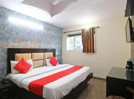 Hotel Westend Holiday Home 5 mint from Nizamuddin Railway Station