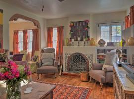 Cozy Adobe Casita 1 Mile to Santa Fe Plaza!，位于圣达菲的酒店
