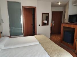 马拉加卡洛斯五世酒店，位于马拉加的酒店