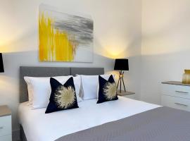 Apex at Fleet Heights Apartment Five，位于弗利特的酒店