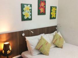 Cozy Middle Room at Suria Kipark Damansara Homestay - High Floor，位于甲洞的酒店