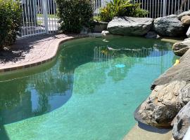 Cairns Holiday Letting - Business or Leisure，位于Cairns North的酒店