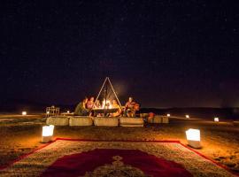 Sahara Relax Camps，位于扎古拉的豪华帐篷