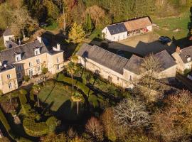 La Cour du Liège-Charming renovated country estate，位于Clefs-Val d'Anjou的乡间豪华旅馆