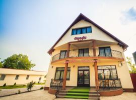 Candy Pensiune&Restaurant，位于Dumbrava Roşie的酒店