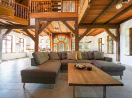 Ruhe unter Reet-Haus mit Sauna, Whirlpool und Kamin，位于Gnarrenburg的酒店