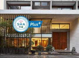 LUXX Langsuan Hotel - SHA Plus，位于曼谷奇德伦的酒店