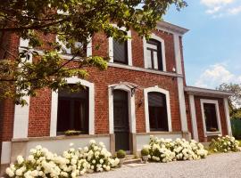 La Villa des Roses - Suite & Spa，位于Lys-lez LannoyManufacture des Flandres Roubaix附近的酒店