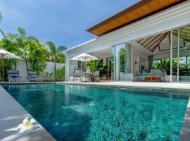 Sunny 3BR Villa with Private Pool at Bangtao Beach，位于邦涛海滩的别墅