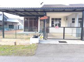 MODERN , SPACIOUS GAMBANG UMP 18 Guest House，位于甘孟的酒店