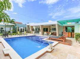 Villa Alida Nagua Pool Beach Dailymaid & Bbq，位于Matancita的度假屋