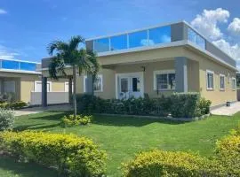 Modern, chic waterfront 3-bedroom villa w/ pool