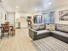 New Furnished 2Bd Apt! Great for Long Stays，位于Vineyard的酒店