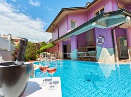 HOTEL Villa Lilla，位于代森扎诺-德尔加达的酒店