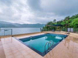 SaffronStays Riverdale, Mulshi - Lakefront villa with pool and mountain view，位于浦那的酒店
