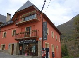 奥斯塔埃拉克拉维洛拉酒店，位于萨拉尔杜的滑雪度假村