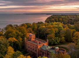 Zamek Rzucewo，位于鲁策沃的酒店