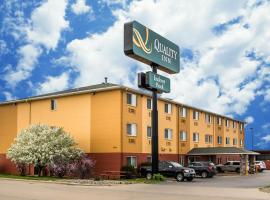 Quality Inn Dubuque on Hwy 20，位于迪比克的酒店