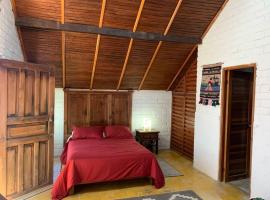 Cabaña del Pedregal，位于圣克里斯托瓦尔-德拉斯卡萨斯的酒店