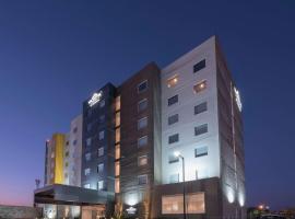 Microtel Inn & Suites by Wyndham Guadalajara Sur，位于瓜达拉哈拉的带泳池的酒店