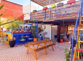 Sunset Surfhouse Morocco，位于塔姆拉赫特乌兹达尔Devils Rock Surf Spot附近的酒店