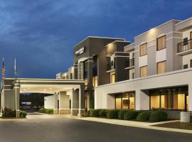 北罗利丽晶套房酒店，位于罗利的酒店