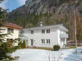 Apartment Dobler by Interhome，位于Lorüns的酒店