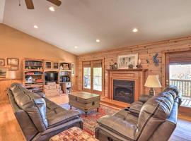 Bring a Pet Bostic Cabin with Mtn Views!，位于Bostic的酒店