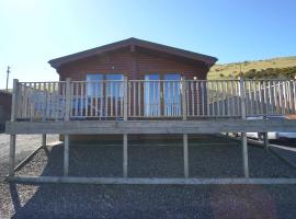 Chalet Loch Leven Lodge 11 by Interhome，位于金罗斯的海滩短租房