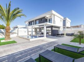 Casa Bos Dolpfin Wellness Luxury Entire Villa Pool & Jacuzzi Gran Alacant near Beach，位于马力诺港的Spa酒店