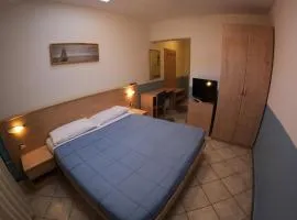 阿尔贝格拉卡拉维拉酒店