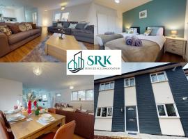 Spacious 2 Bedroom Corporate Apartment by Srk Serviced Accommodation，位于Eye的度假屋